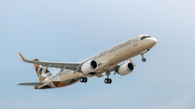 etihad-abu-dhabi-landvetter Etihad Airways aircraft taking off